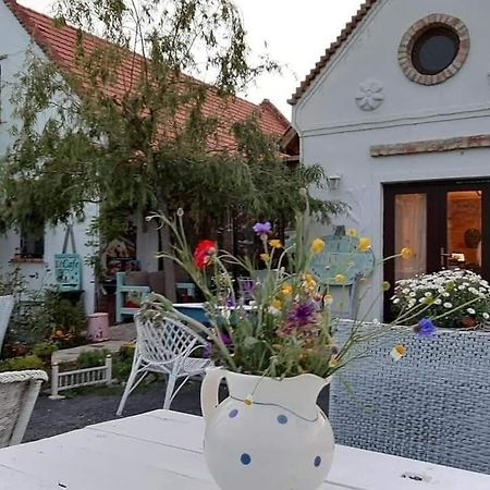 Piac Vendeghaz Hotel Kaptalantoti Eksteriør billede
