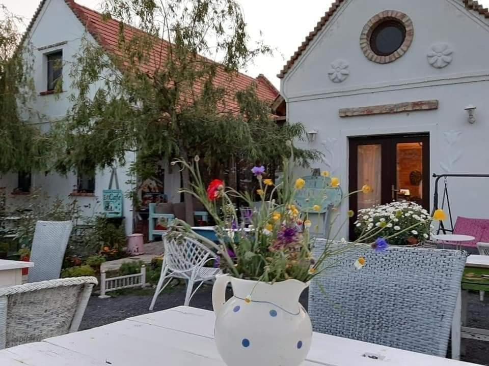 Piac Vendeghaz Hotel Kaptalantoti Eksteriør billede